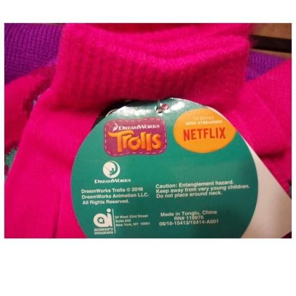 TROLLS Girls 4-6x Hat Scarf Gloves Set NWT - Picture 3 of 5